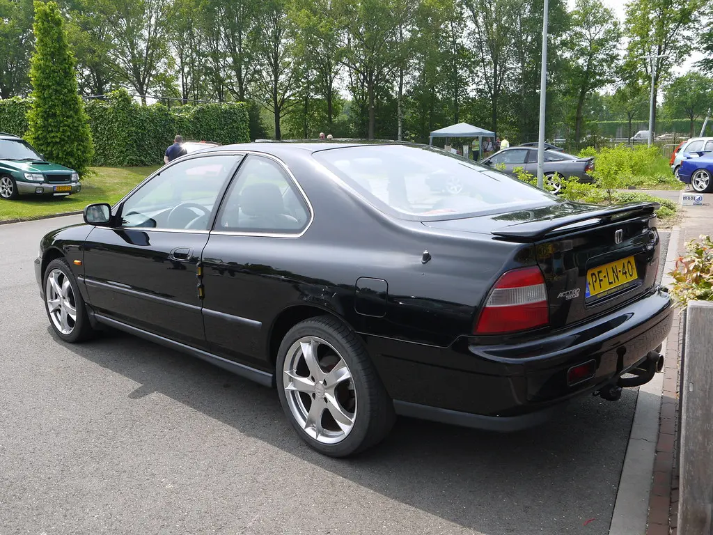 Honda Accord Accord 2.0i LS 6