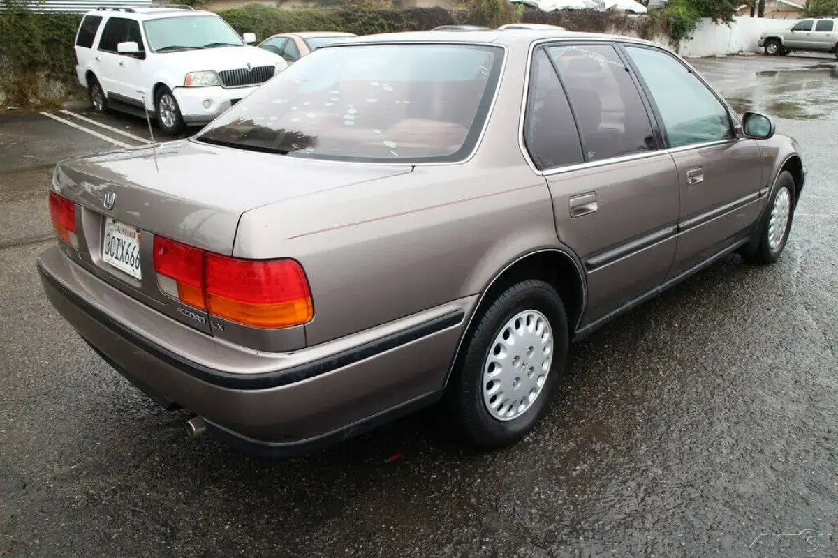 Honda Accord Accord 2.0i S 7