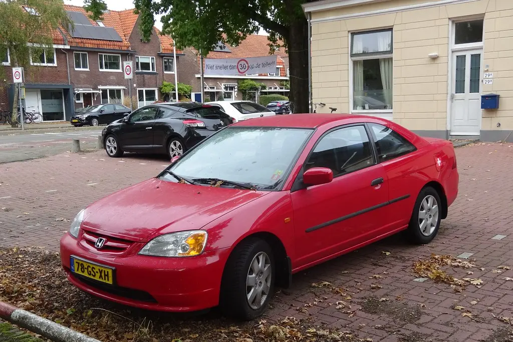 Honda Civic Civic 1.7i LS 4