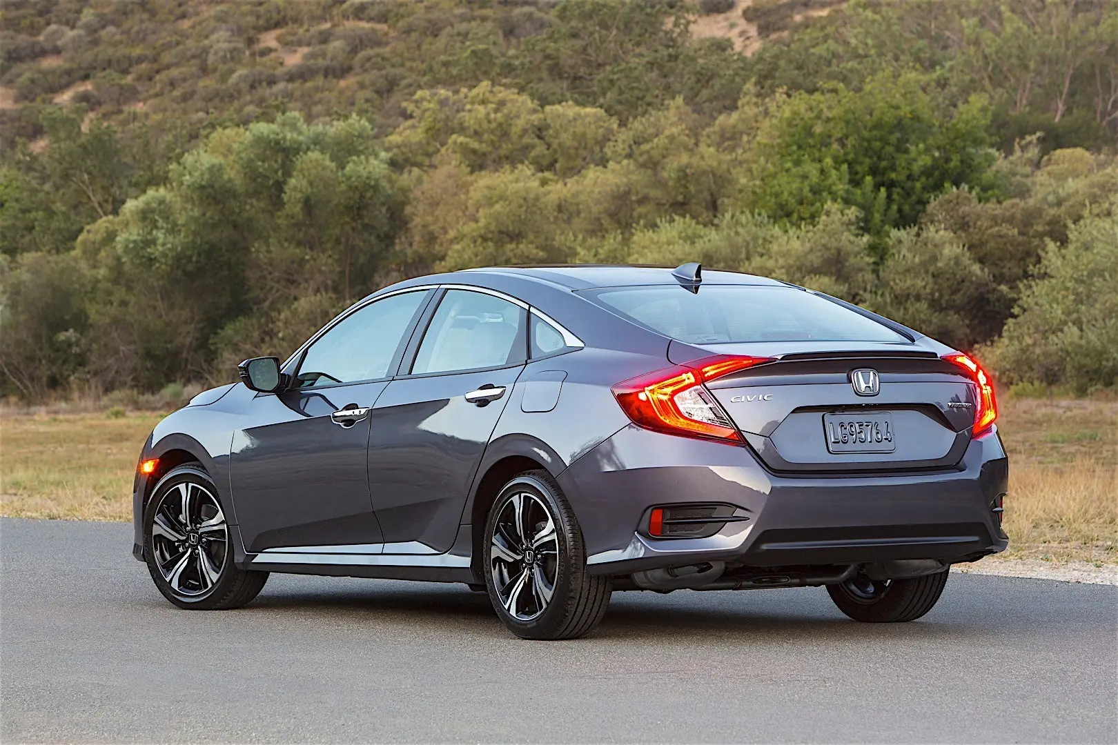 Honda Civic Civic Sedan 1.6 i-VTEC Elegance 2