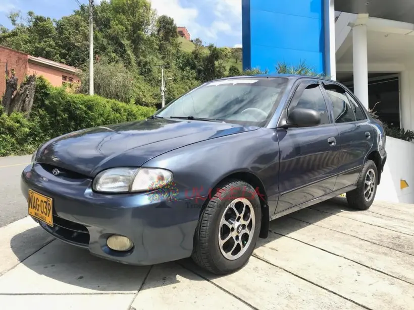 Hyundai Accent Accent 1.3 LS 4