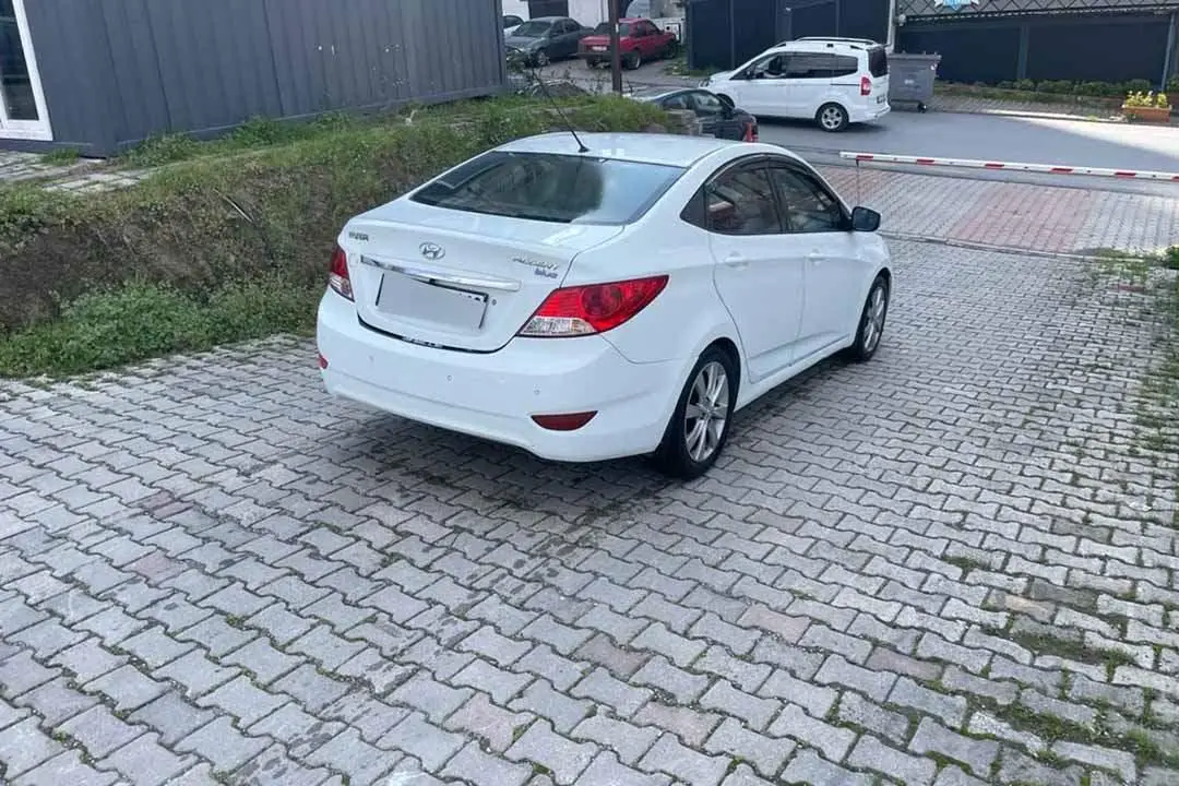 Hyundai Accent Blue Accent Blue 1.6 CRDI Biz 4