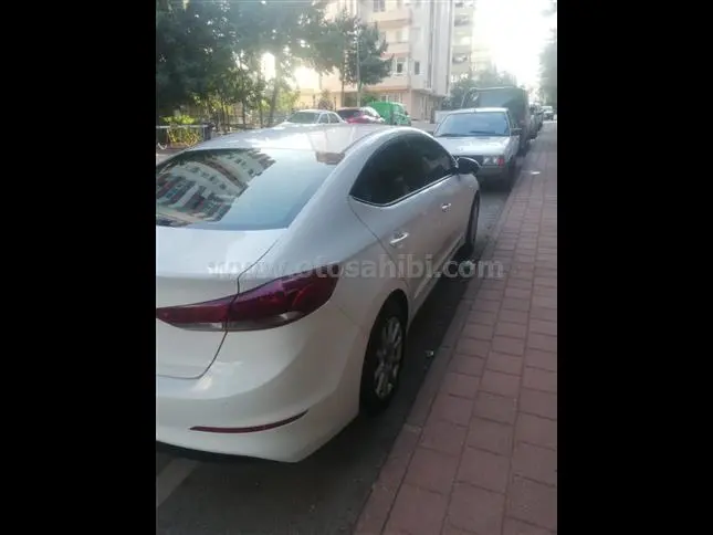 Hyundai Elantra Elantra 1.6 D-CVVT Style 3