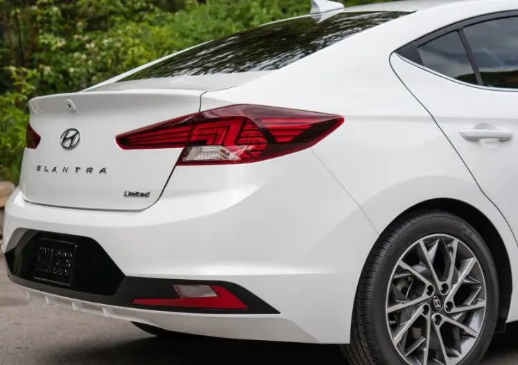 Hyundai Elantra Elantra 1.6 MPI Style Plus 3