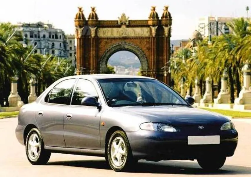 Hyundai Elantra Elantra 1.6i GL 3