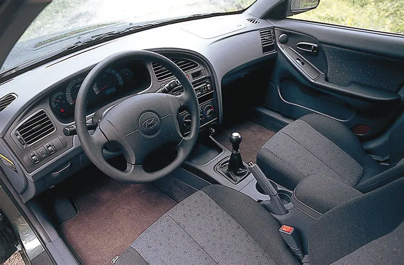 Hyundai Elantra Elantra 1.6i GL 6