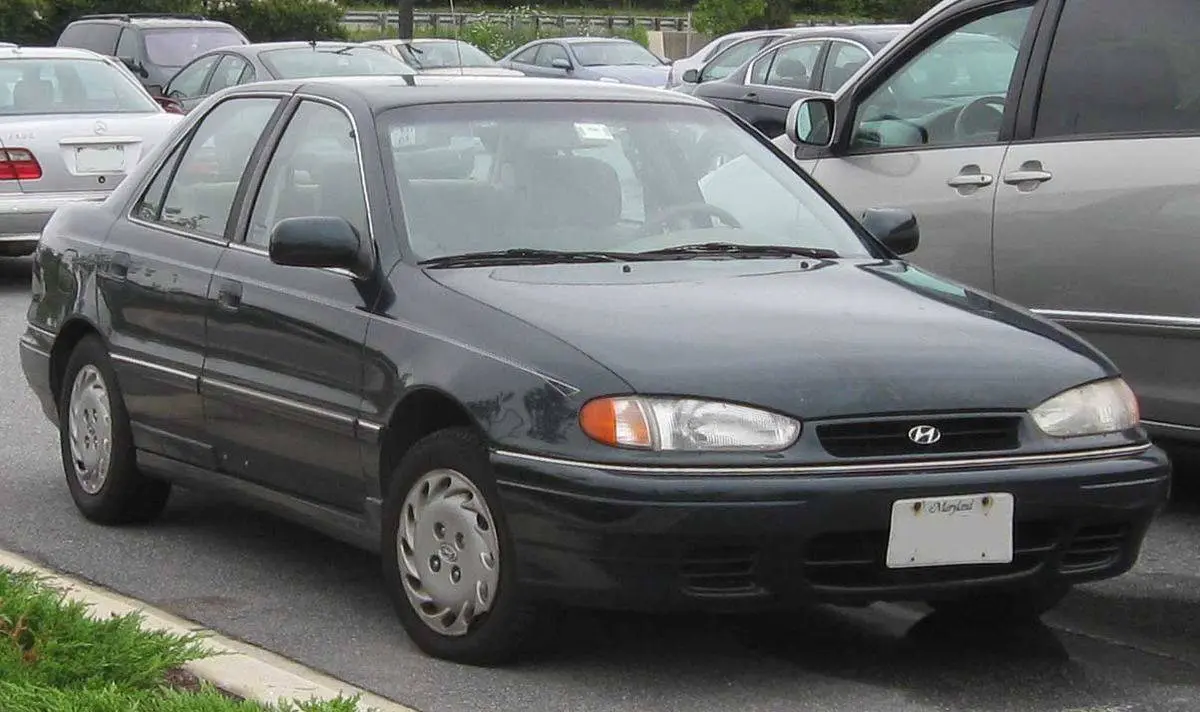 Hyundai Elantra Elantra 1.6i GL 5
