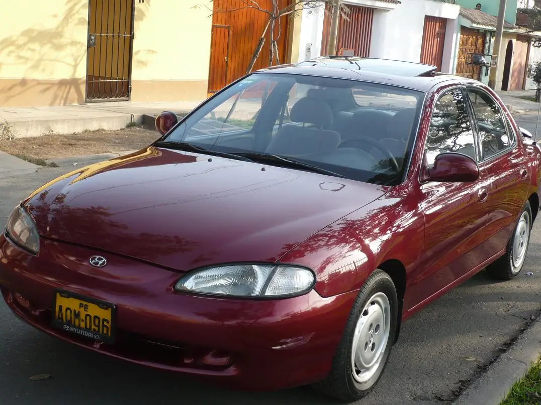 Hyundai Elantra Elantra 1.6i GLS 2