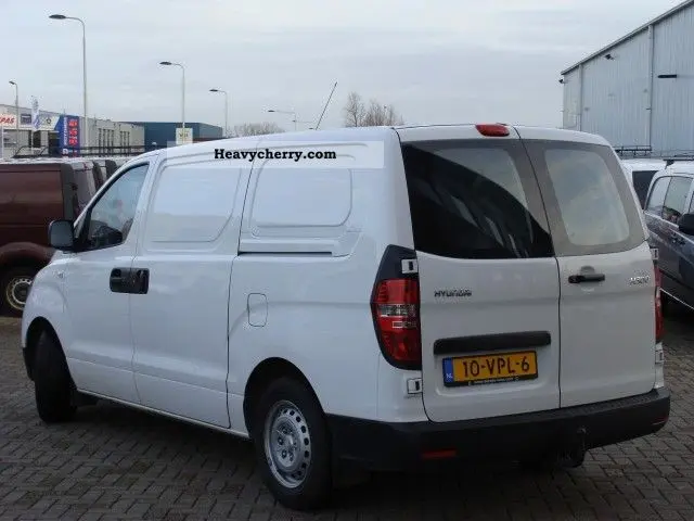 Hyundai  H-1 2.5 VGT Select 4