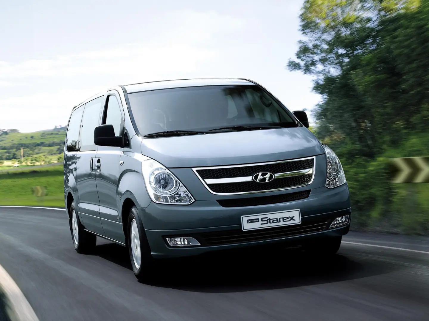 Hyundai  H-1 2.5 VGT Select 4