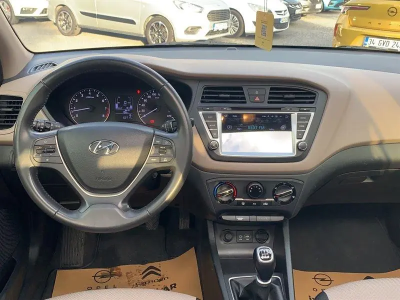 Hyundai i20 i20 1.2 MPI Style Panoramik Cam Tavan 6