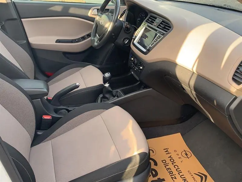 Hyundai i20 i20 1.2 MPI Style Panoramik Cam Tavan 7