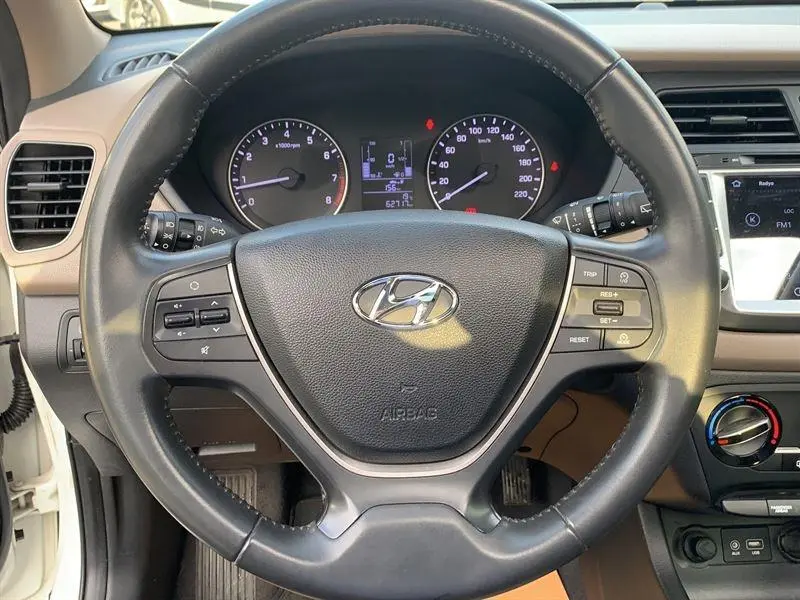 Hyundai i20 i20 1.2 MPI Style Panoramik Cam Tavan 6