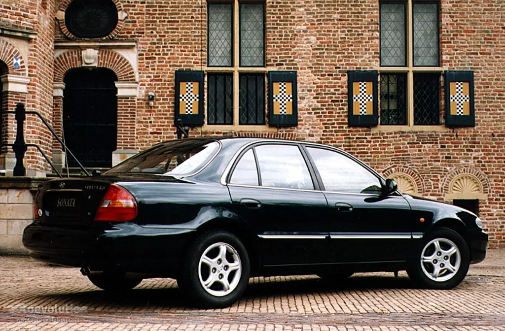 Hyundai Sonata Sonata 2.0i GLS 7