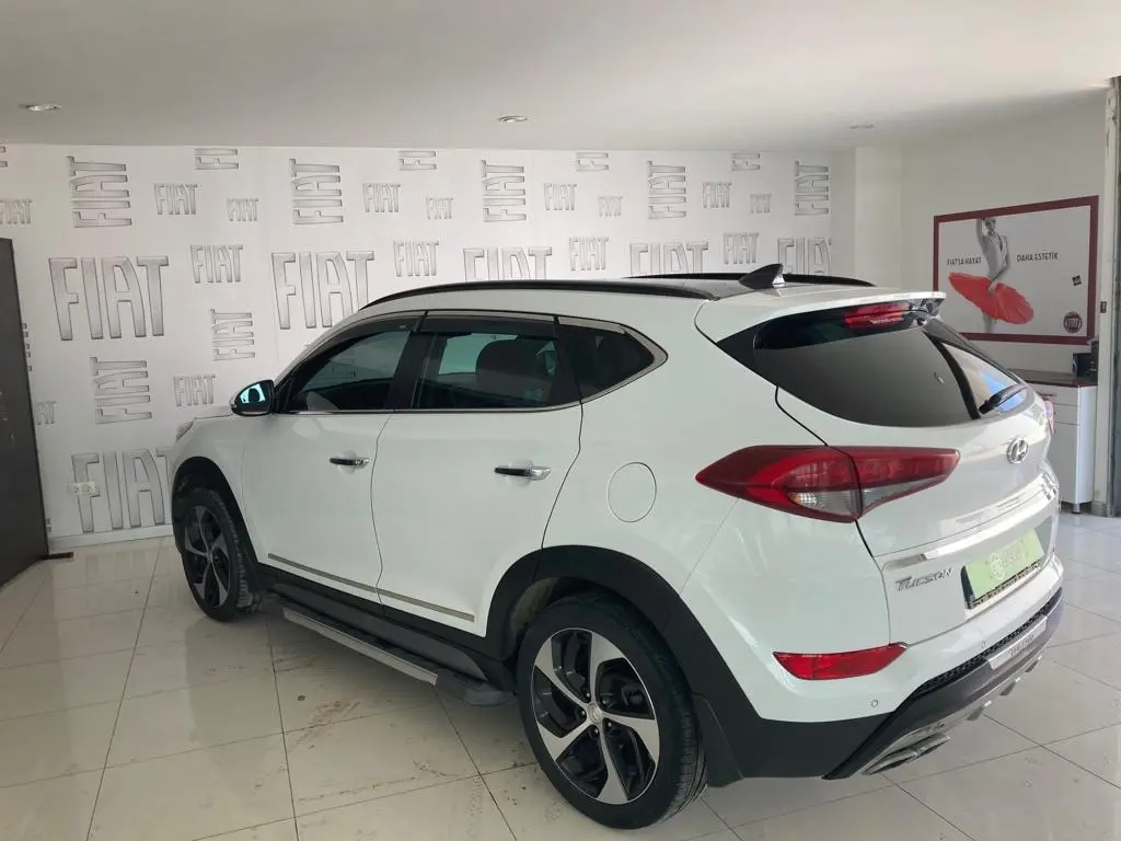 Hyundai Tucson Tucson 1.6 T-GDI 4x4 Elite Plus Red Pack DCT 3