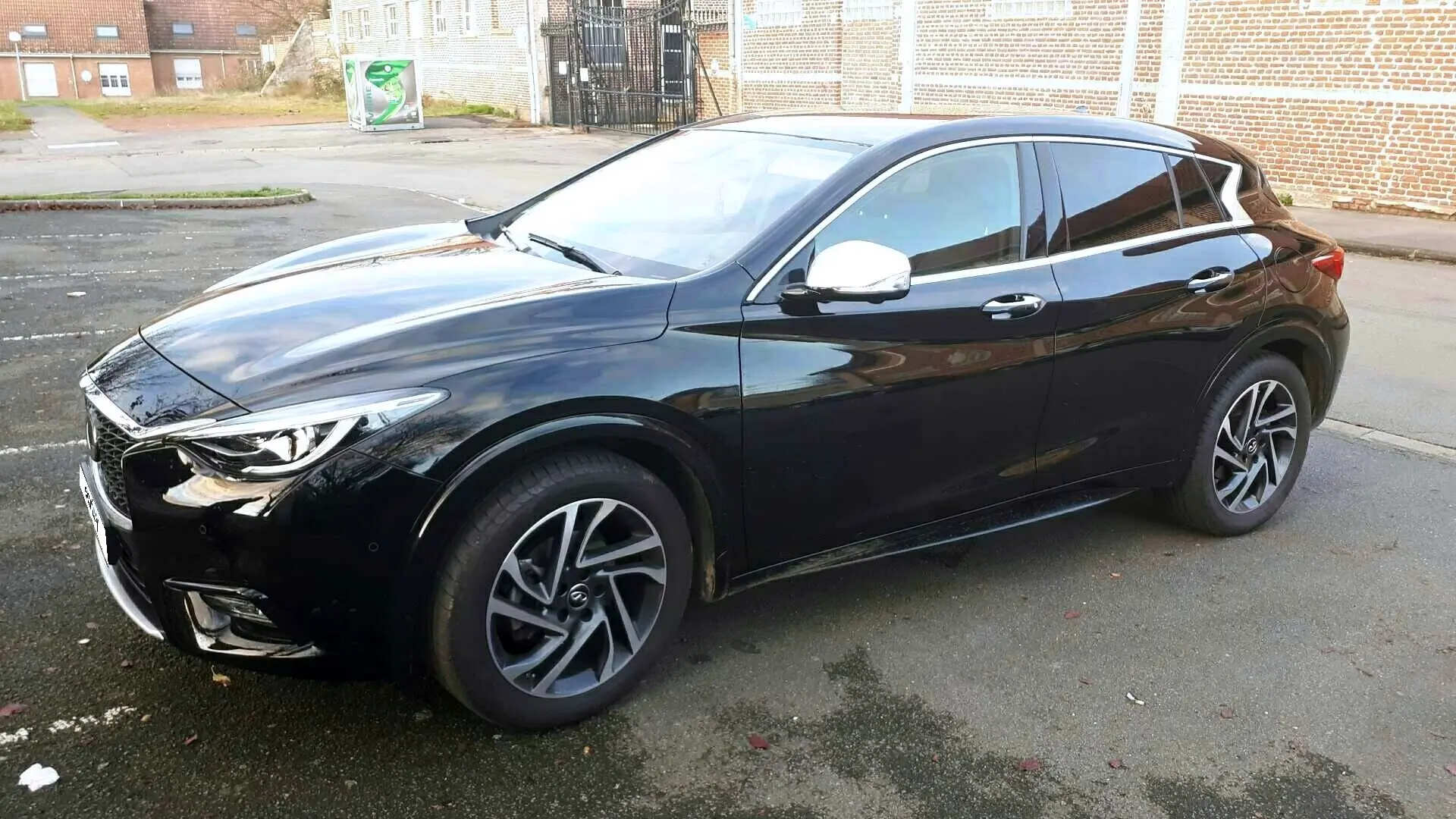 Infiniti Q30 Q30 1.5 D Premium City Black DCT 1