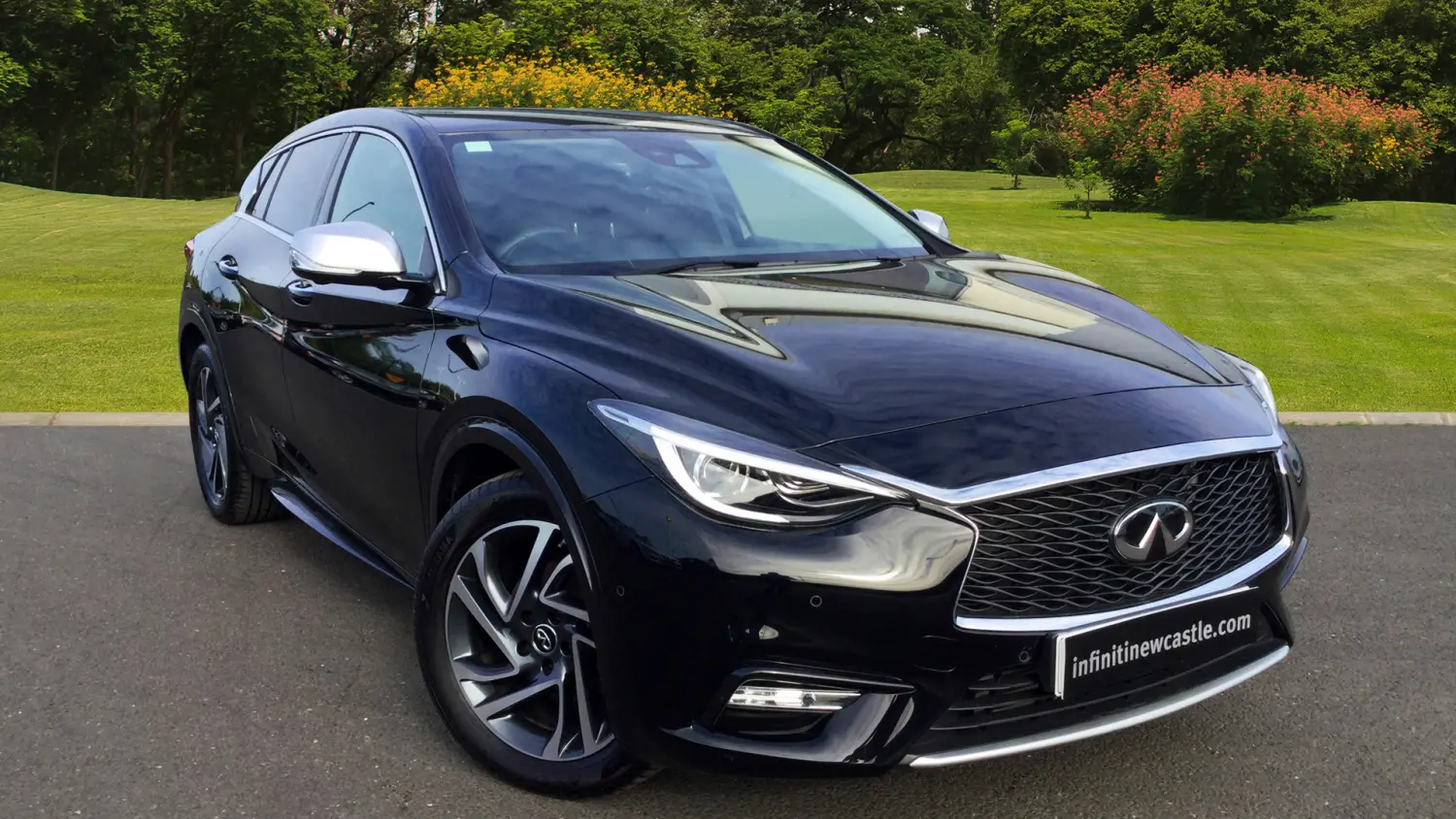 Infiniti Q30 Q30 1.5 D Premium City Black DCT 2