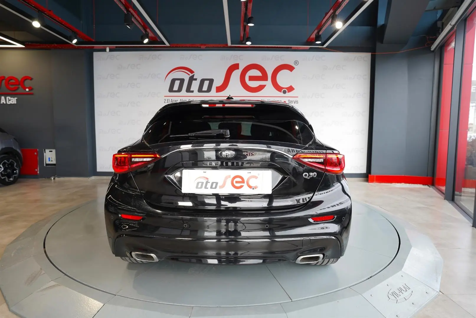 Infiniti Q30 Q30 1.5 D Premium City Black DCT 7