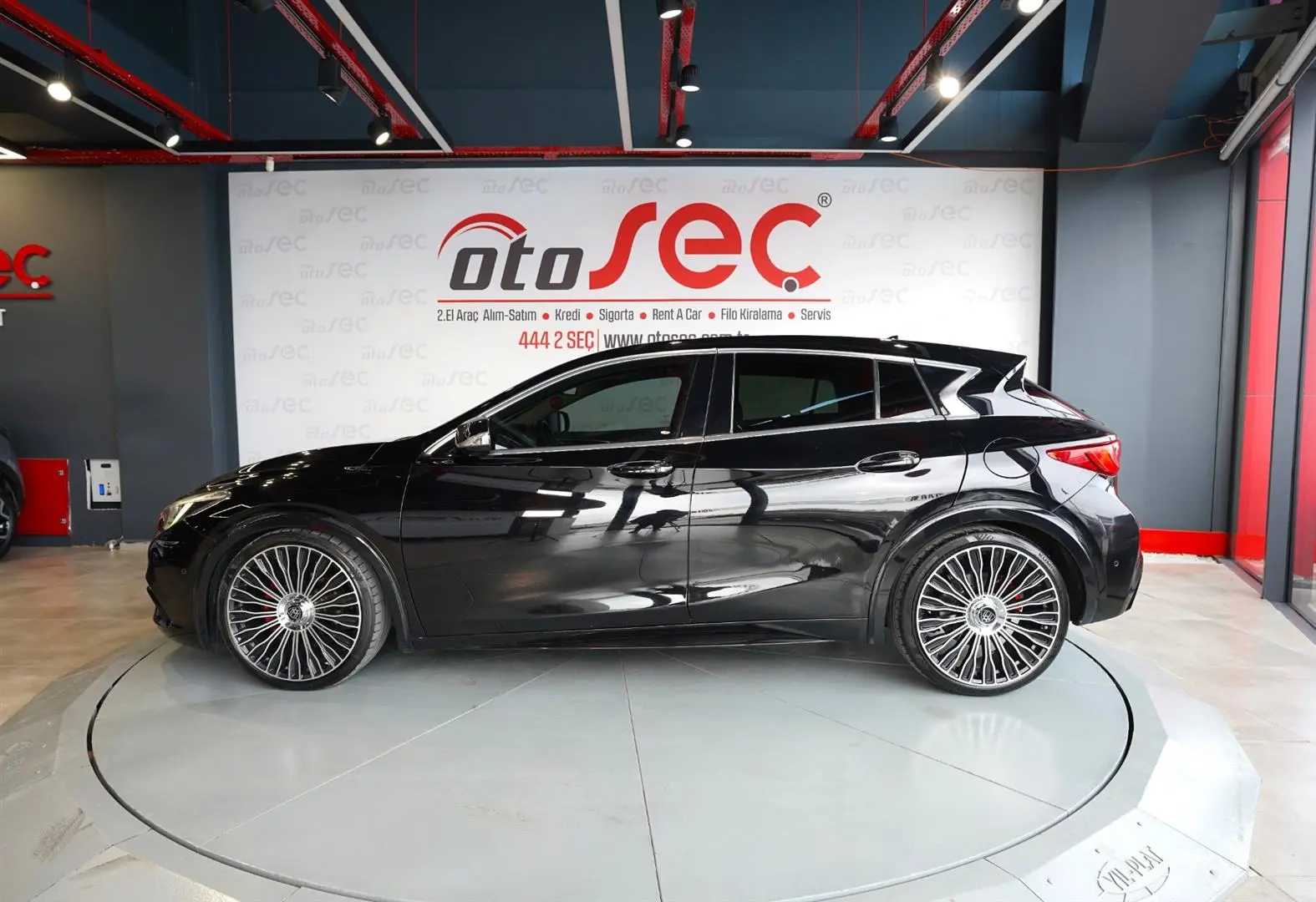 Infiniti Q30 Q30 1.5 D Premium City Black DCT 6