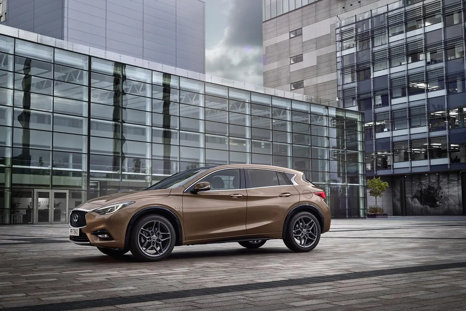 Infiniti Q30 Q30 1.6t Premium DCT 6