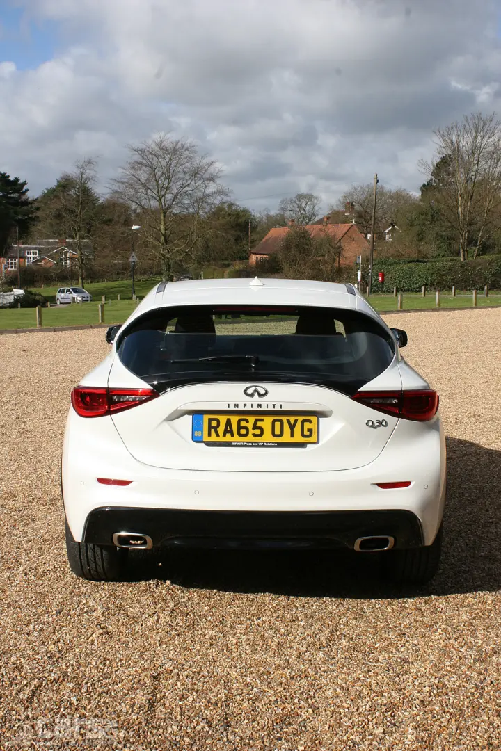 Infiniti Q30 Q30 1.6t Premium DCT 7