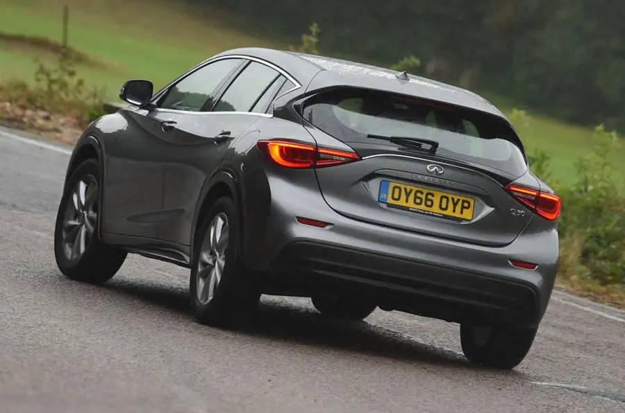 Infiniti Q30 Q30 1.6t Premium Tech-Theme DCT 1