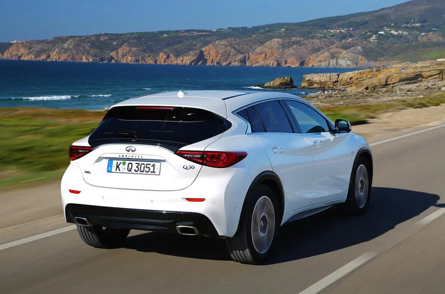 Infiniti Q30 Q30 1.6t Premium Tech-Theme DCT 4