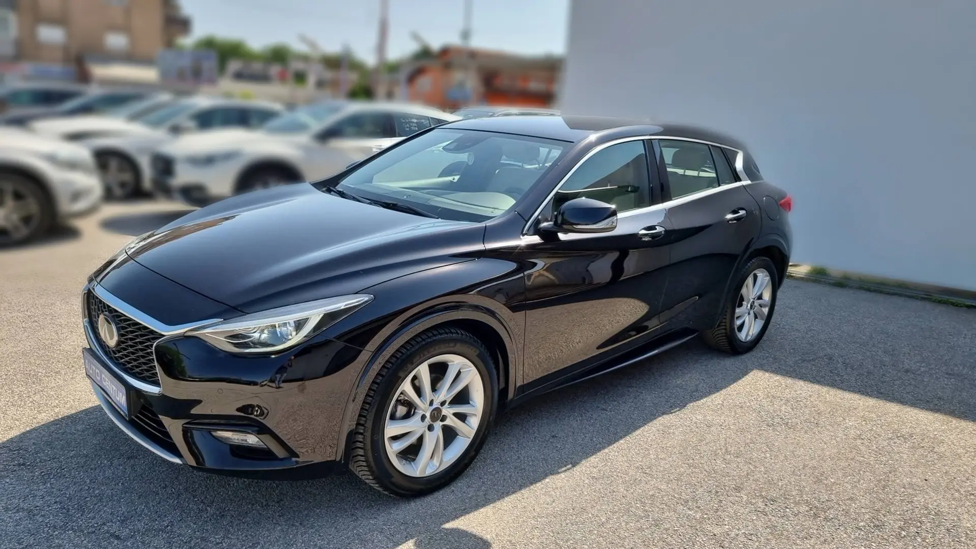 Infiniti Q30 Q30 1.6t Premium Tech DCT 7
