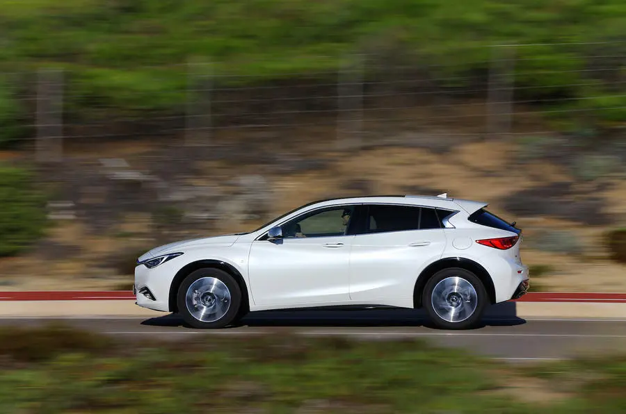 Infiniti Q30 Q30 1.6t Premium Tech-Theme DCT 6