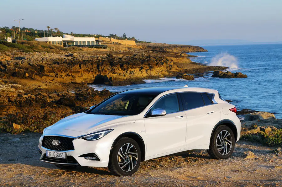 Infiniti Q30 Q30 1.6t Premium Tech-Theme DCT 7