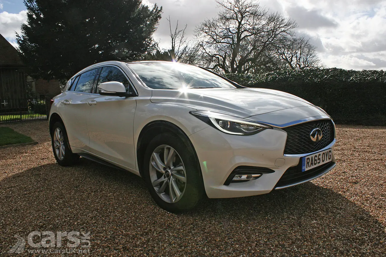 Infiniti Q30 Q30 1.6t Sport DCT 5