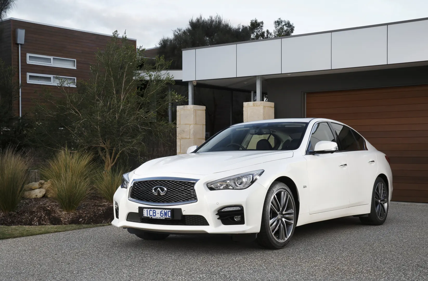 Infiniti Q50 Q50 3.7 V6 7