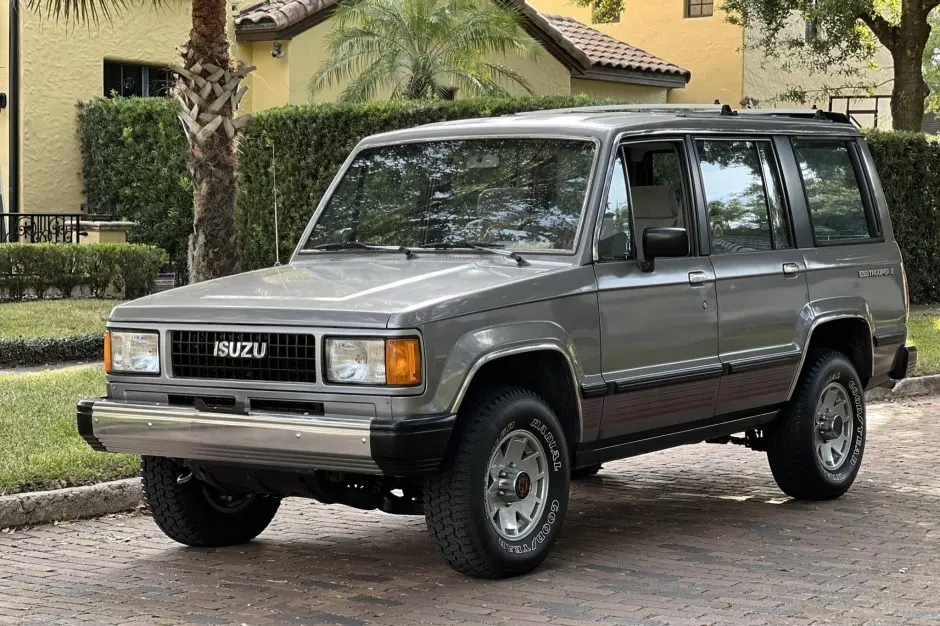 Isuzu Trooper Trooper 2.6 Calvas 0