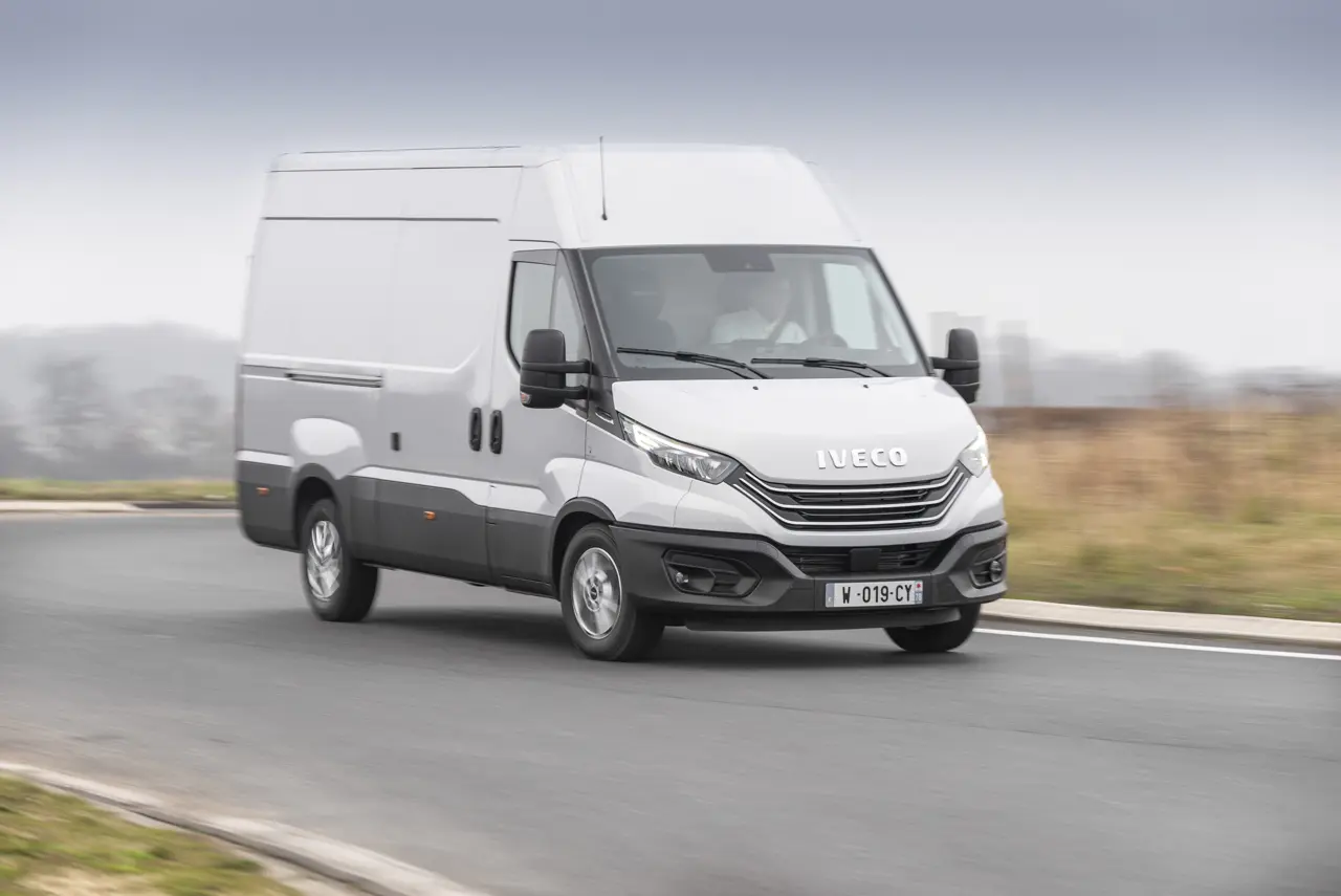 Iveco  Daily Van 2.3 35 C16 18m3 4
