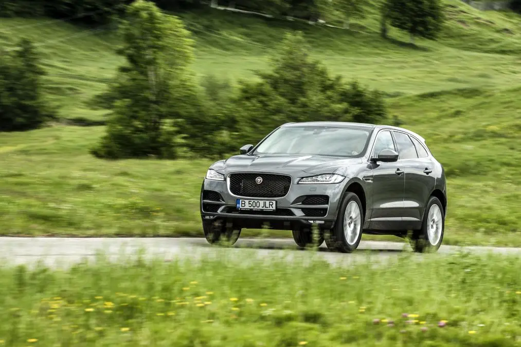 Jaguar F-Pace F-Pace 2.0 D AWD Portfolio Plus 2