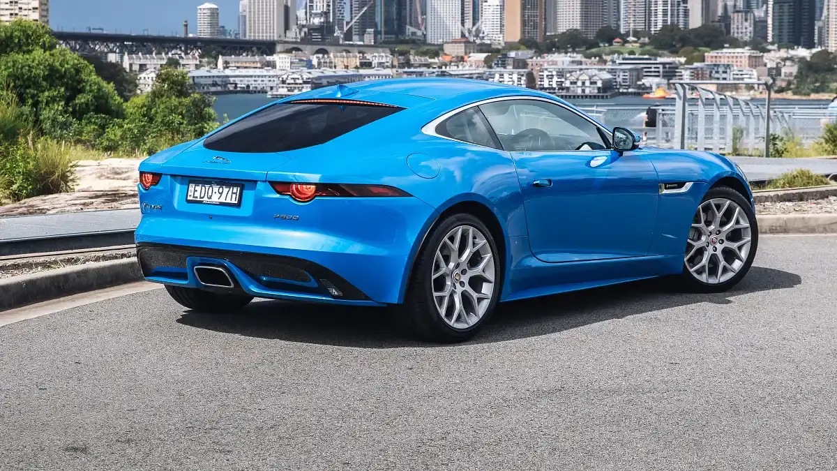 Jaguar F-Type F-Type 2.0 P300 R-Dynamic 4