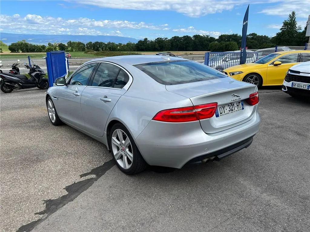 Jaguar XE XE 2.0 D Portfolio Plus 3