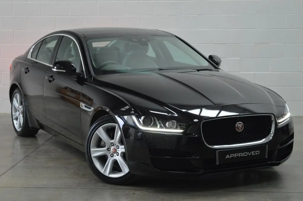 Jaguar XE XE 2.0 D Portfolio Plus 6