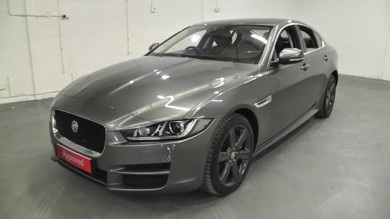 Jaguar XE XE 2.0 D Portfolio Plus 6