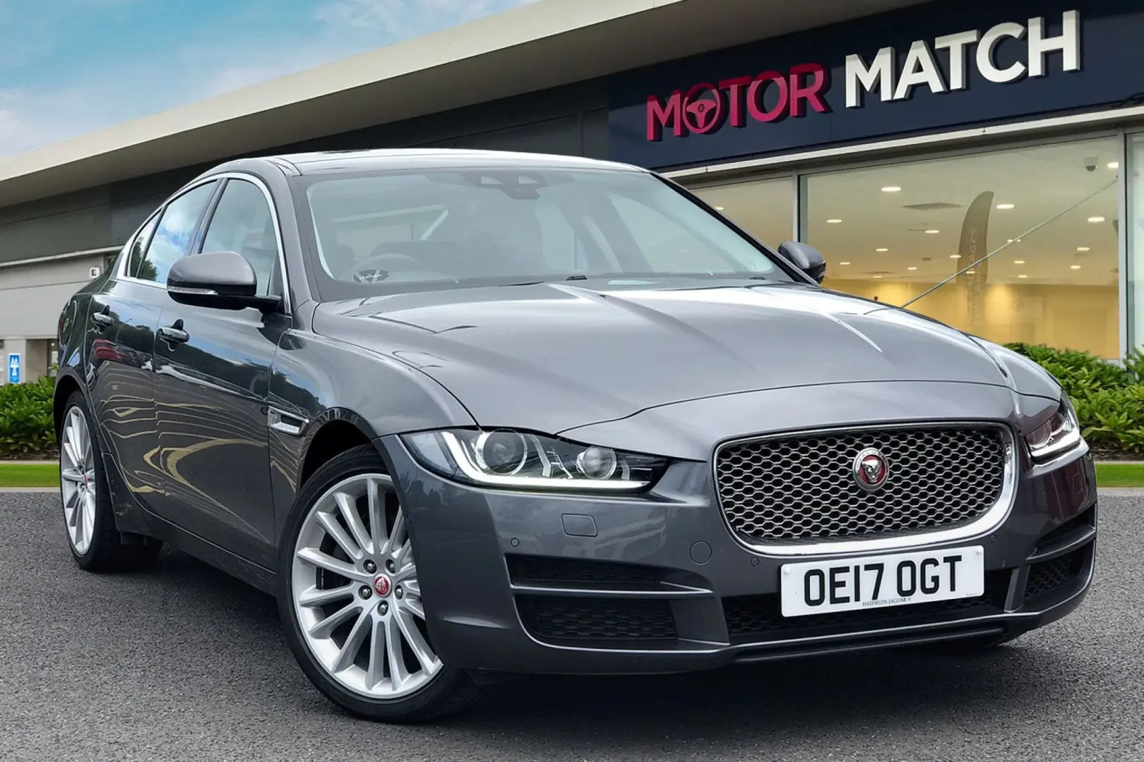 Jaguar XE XE 2.0 D Portfolio Plus 7
