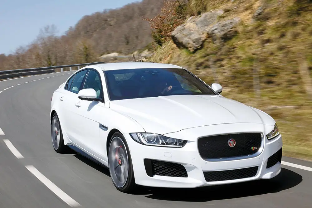 Jaguar XE XE 2.0 D Prestige Plus 1