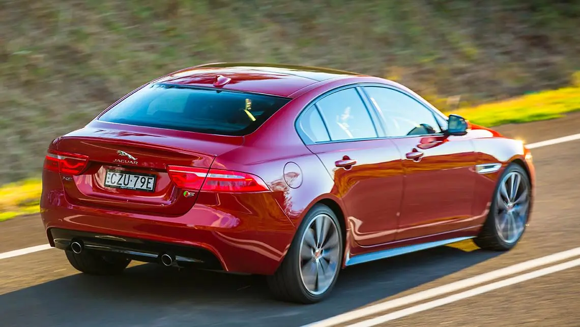 Jaguar XE XE 2.0 D Prestige Plus 4