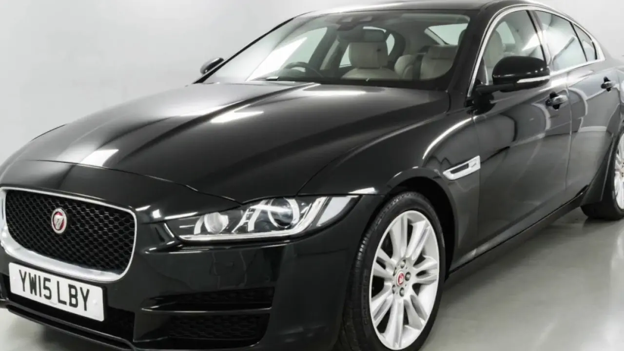 Jaguar XE XE 2.0 D Prestige Plus 3