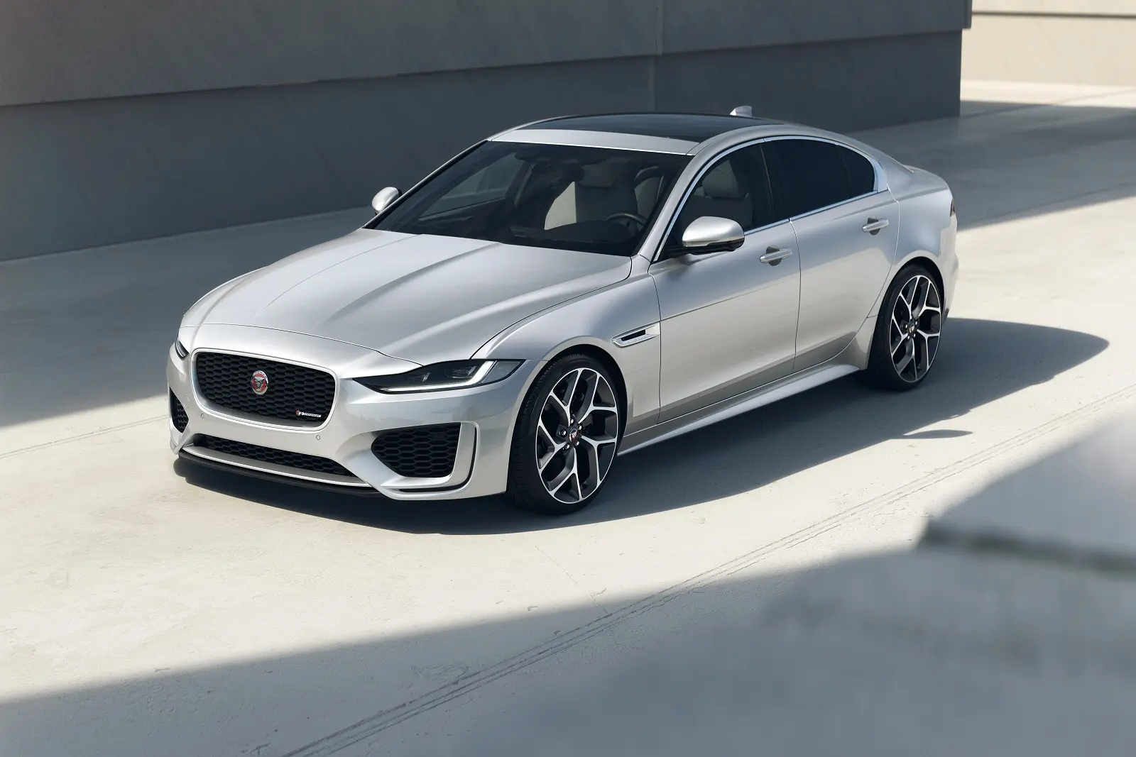 Jaguar XE XE 2.0 D Pure 5