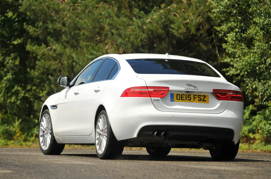 Jaguar XE XE 2.0 D Pure 4