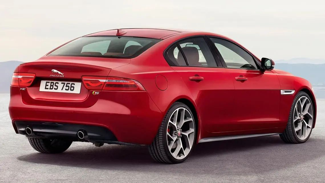 Jaguar XE XE 2.0 D Pure Plus 4