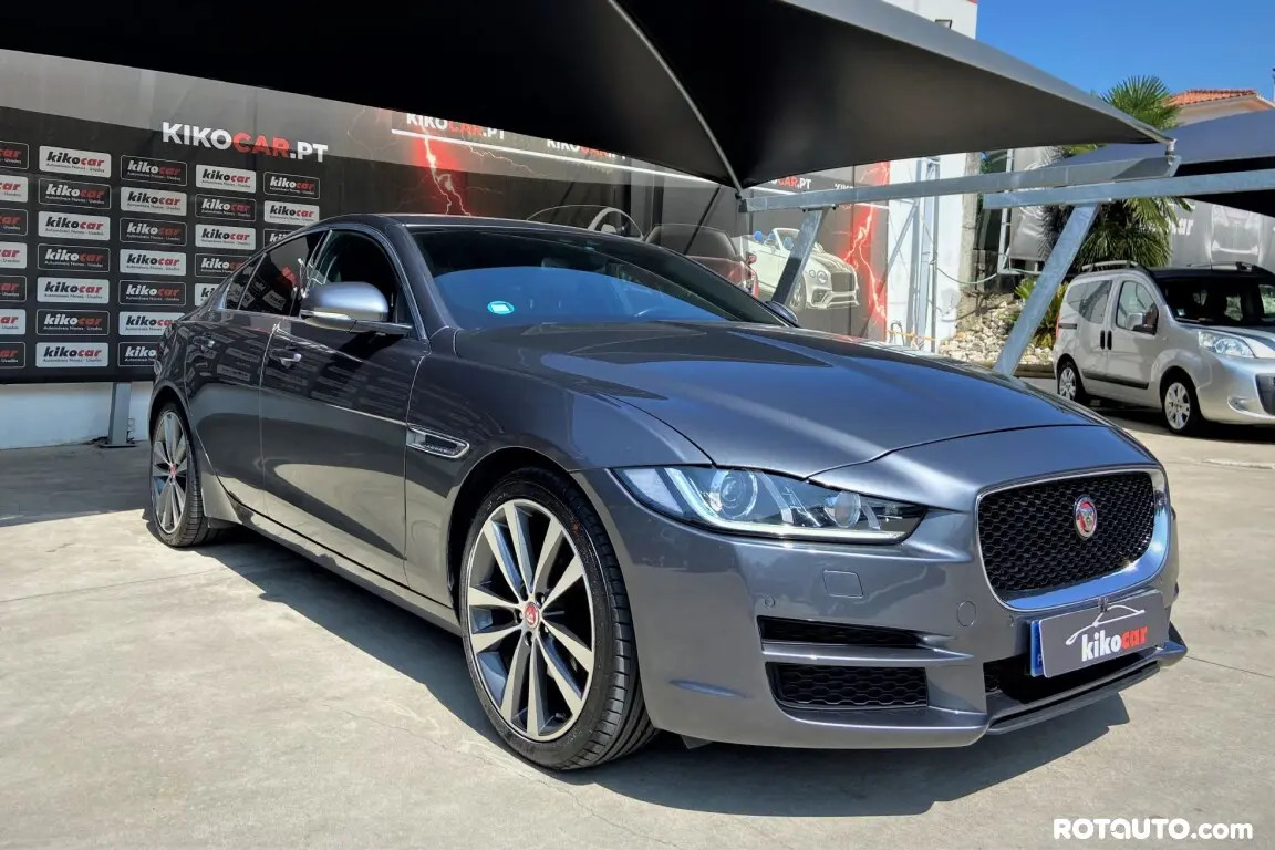 Jaguar XE XE 2.0 D Pure Plus 4