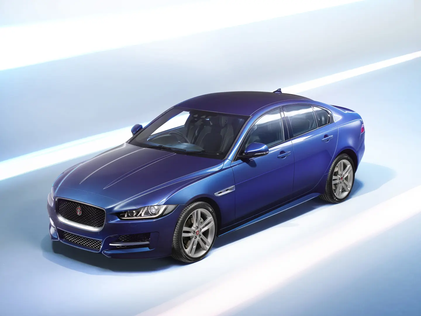 Jaguar XE XE 2.0 D Pure Plus 5