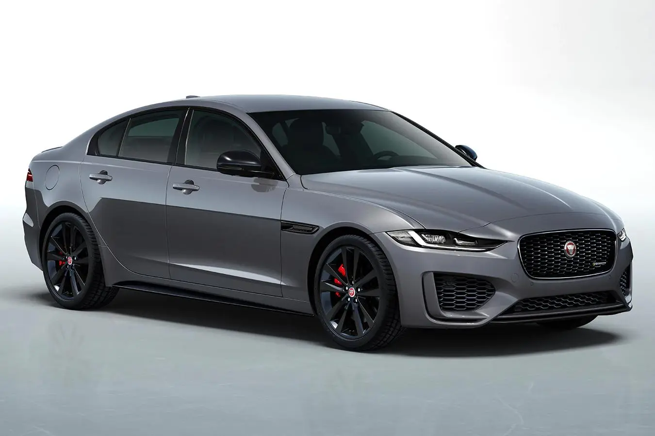 Jaguar XE XE 2.0 D R-Dynamic HSE 3