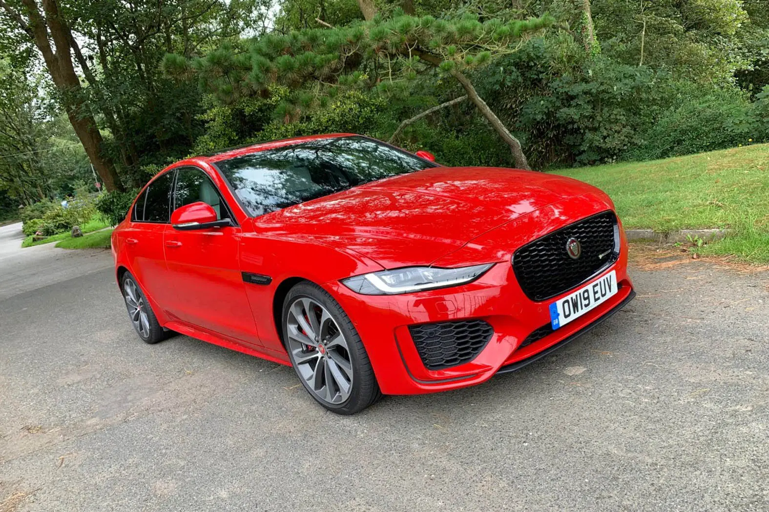 Jaguar XE XE 2.0 D R-Dynamic HSE 5